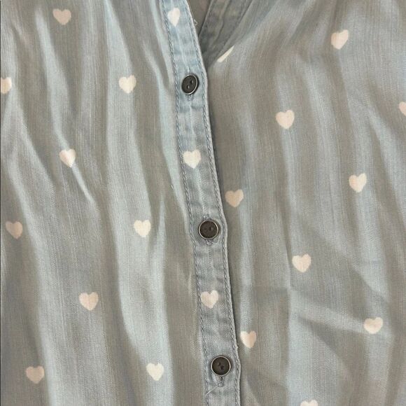 Beachlunchlounge Sky Blue Blouse with White Hearts - Picture 3 of 9